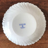 Lot de 5 assiettes creuses ou  à soupe vintage Luminarc verre opalin blanc décor fleurs mauves sur fond jaune pâle par Hello Broc brocante en ligne