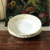 Lot de 5 assiettes à soupe Luminarc verre opalin blanc décor fleurs mauves fond jaune par Hello Broc brocante en ligne