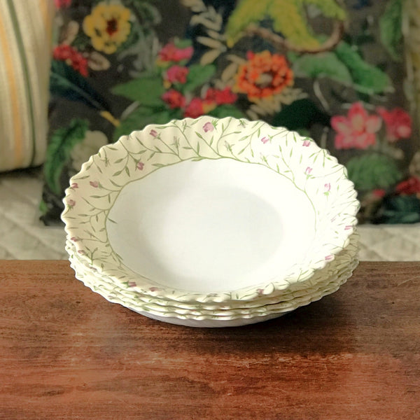 Lot de 5 assiettes creuses ou  à soupe vintage Luminarc verre opalin blanc décor fleurs mauves sur fond jaune pâle par Hello Broc brocante en ligne