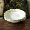 Lot de 5 assiettes à soupe Luminarc verre opalin blanc décor fleurs mauves fond jaune par Hello Broc brocante en ligne