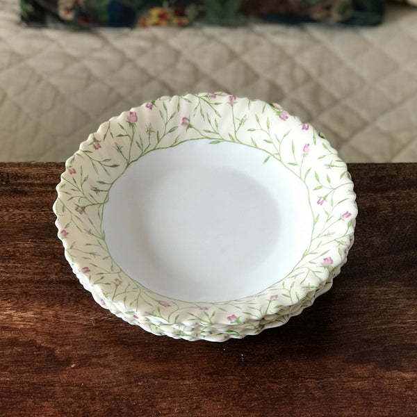 Lot de 6 assiettes à soupe Luminarc verre opalin blanc décor fleurs mauves sur fond jaune pâle par Hello Broc brocante en ligne