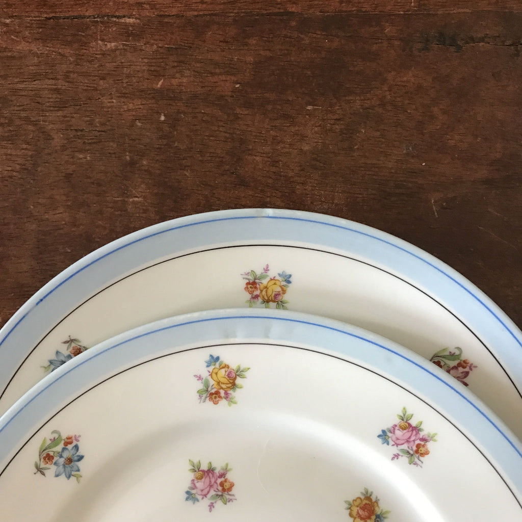 Lot de 8 assiettes porcelaine Limoges France Unique décor fleurs multicolore par Hello Broc brocante en ligne