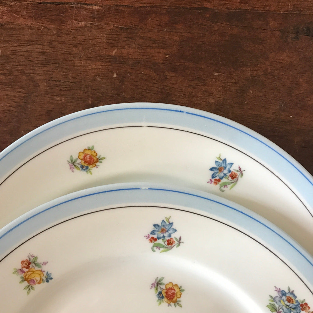 Lot de 8 assiettes porcelaine Limoges France Unique décor fleurs multicolore par Hello Broc brocante en ligne