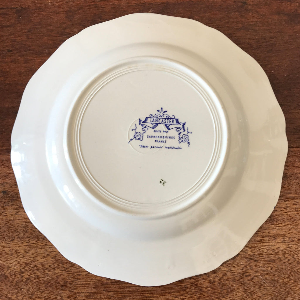 Assiette plate vintage en faïence de Sarreguemines décor Lancaster bleu vendue à l'unité par Hello Broc brocante en ligne