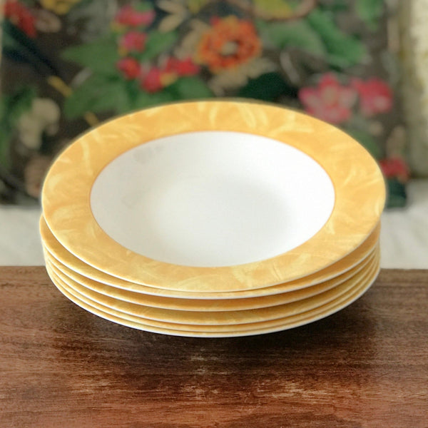 Lot de 6 assiettes à soupe en opaline blanche et orange Esso par Hello Broc brocante en ligne