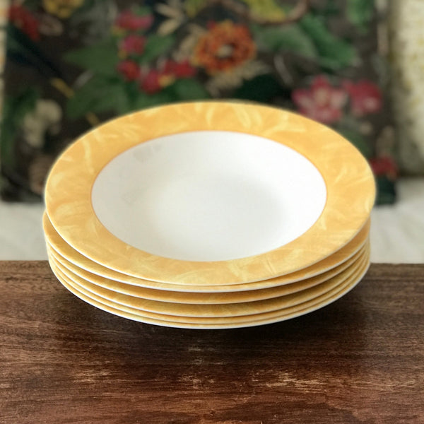 Lot de 6 assiettes à soupe en opaline blanche et orange Esso par Hello Broc brocante en ligne