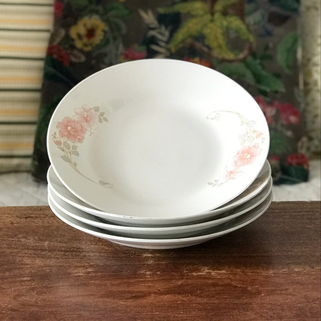 Lot de 4 assiettes creuses Fena Porzellan décor fleurs pastel diamètre 23 cm par Hello Broc brocante en ligne