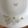 Assiette ancienne creuse ou à soupe en porcelaine décor fleurs & papillon diamètre 23 cm vendue à l'unité par Hello Broc brocante en ligne