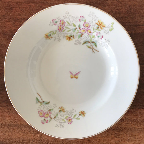 Assiette ancienne creuse ou à soupe en porcelaine décor fleurs & papillon diamètre 23 cm vendue à l'unité par Hello Broc brocante en ligne