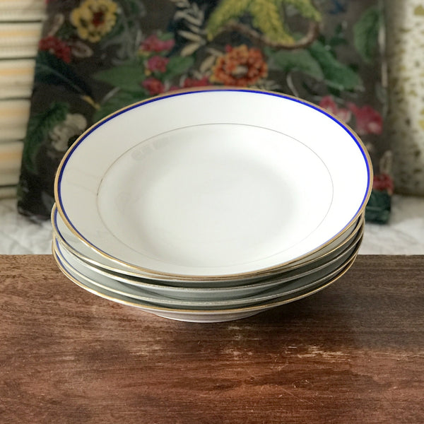 Lot de 5 assiettes creuses en porcelaine blanche de Limoges liserés doré et bleu UML France par Hello Broc brocante en ligne