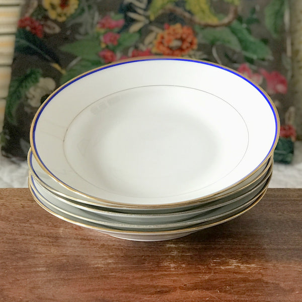 Lot de 5 assiettes creuses en porcelaine blanche de Limoges liserés doré et bleu UML France par Hello Broc brocante en ligne