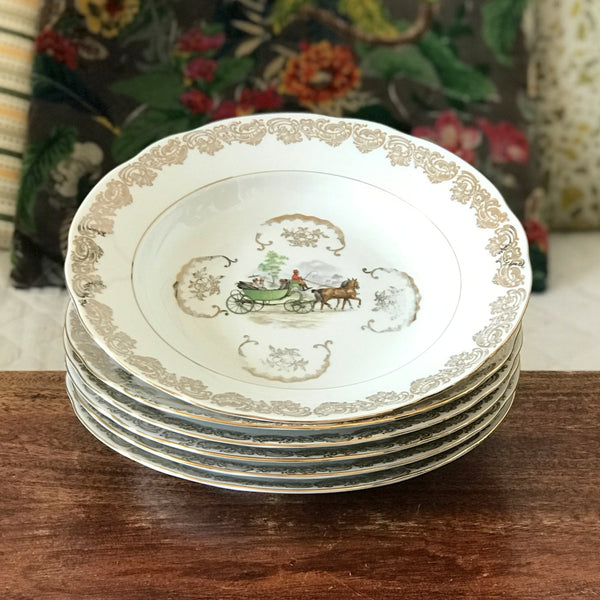 Ensemble de 6 assiettes creuses dorée décor calèche attribué à Porcelaine du Berry par Hello Broc brocante en ligne