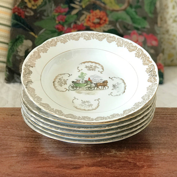 Ensemble de 6 assiettes creuses dorée décor calèche attribué à Porcelaine du Berry par Hello Broc brocante en ligne