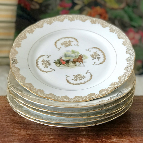 Lot de 6 assiettes plates dorée décor calèche attribué à Porcelaine du Berry par Hello Broc brocante en ligne