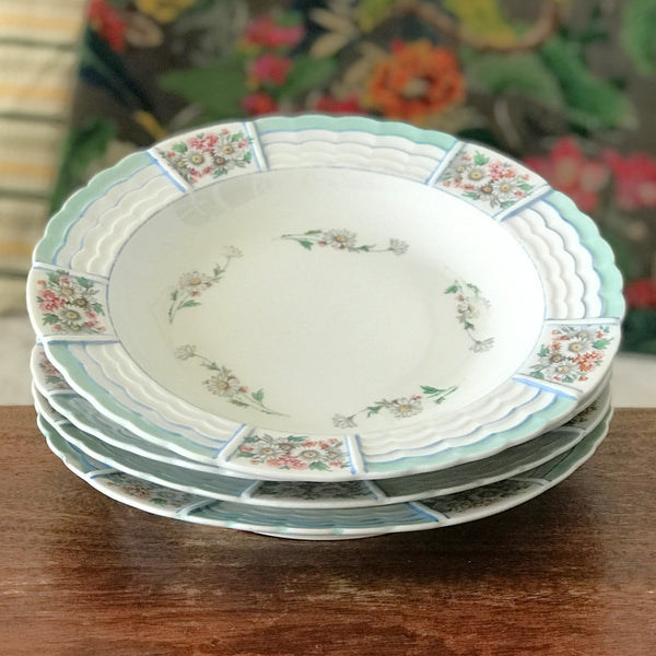 Lot de 4 assiettes creuses en porcelaine de Limoges A. Lanternier décor fleurs, vert et bleu par Hello Broc brocante en ligne