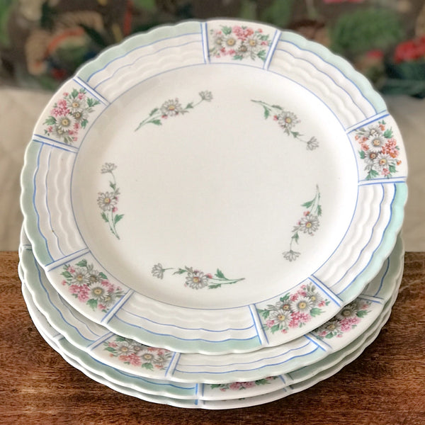 Lot de 4 assiettes plates vintage en porcelaine de Limoges Lanternier décor bleu et fleuri diamètre 24 cm par Hello Broc brocante en ligne