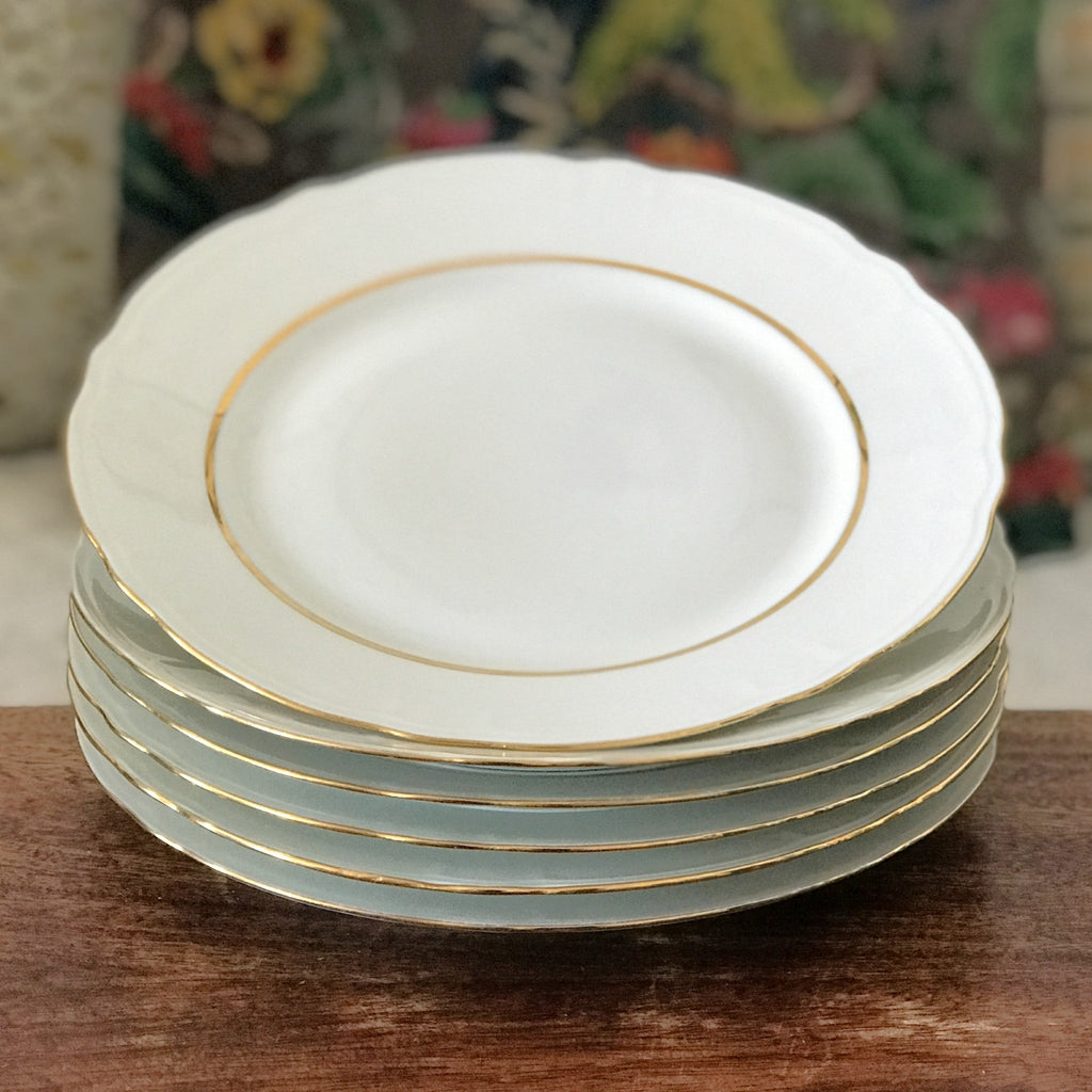 Lot de 6 grandes assiettes plates vintage en porcelaine blanche du Berry France décor fins liserés dorés diamètre de 23,5 cm par Hello Broc brocante en ligne