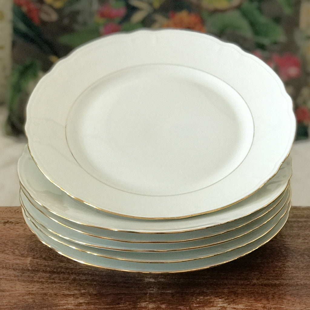 Lot de 6 grandes assiettes plates vintage en porcelaine blanche du Berry France décor fins liserés dorés diamètre de 23,5 cm par Hello Broc brocante en ligne