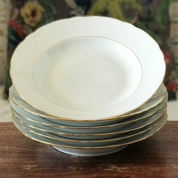 Lot de 6 assiettes creuses en porcelaine blanche du Berry décor doré ADP France diamètre de 23 cm par Hello Broc brocante en ligne