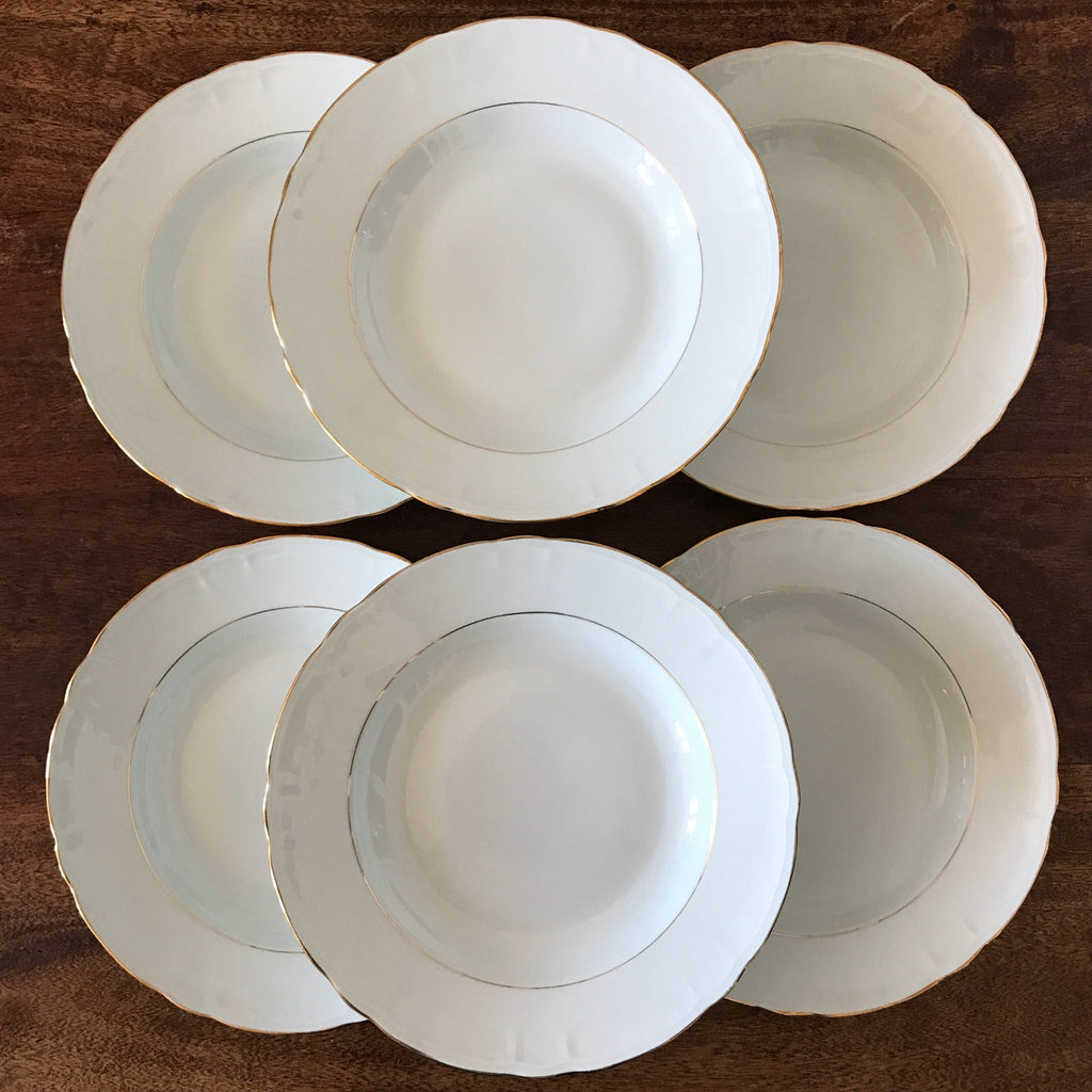 Lot de 6 assiettes creuses en porcelaine blanche du Berry décor doré ADP France diamètre de 23 cm par Hello Broc brocante en ligne