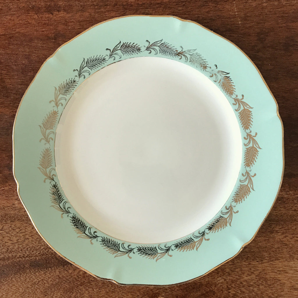 Lot de 4 assiettes plates en semi porcelaine Céranord France modèle Picardie blanche bordure vert menthe Circa 1950 par Hello Broc brocante en ligne