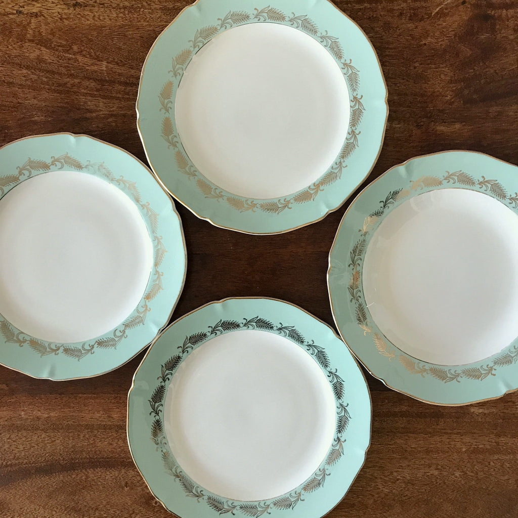 Lot de 4 assiettes plates en semi porcelaine Céranord France modèle Picardie blanche bordure vert menthe Circa 1950 par Hello Broc brocante en ligne