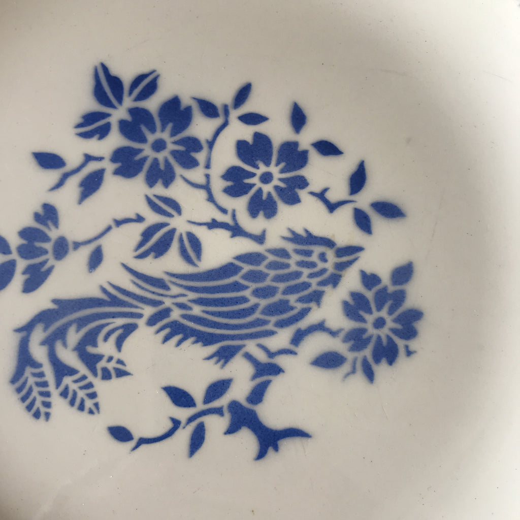 Assiette plate vintage en faïence de Moulin des Loups Orchies France décor Oiseau bleu diamètre de 24 cm par Hello Broc brocante en ligne