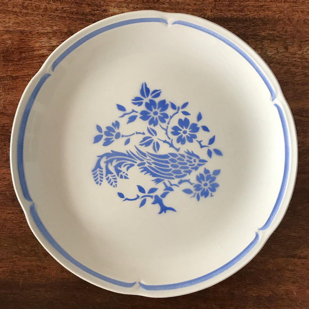 Assiette plate vintage en faïence de Moulin des Loups Orchies France décor Oiseau bleu diamètre de 24 cm par Hello Broc brocante en ligne