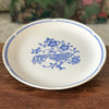 Assiette plate vintage en faïence de Moulin des Loups Orchies France décor Oiseau bleu diamètre de 24 cm par Hello Broc brocante en ligne