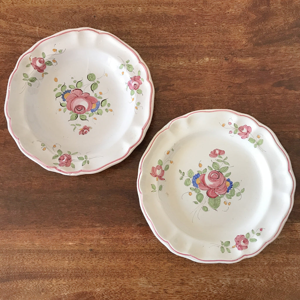 Ensemble coordonné assiette plate et assiette creuse en céramique décor vintage fleurs peint à la main diamètre de 24 cm par Hello Broc brocante en ligne