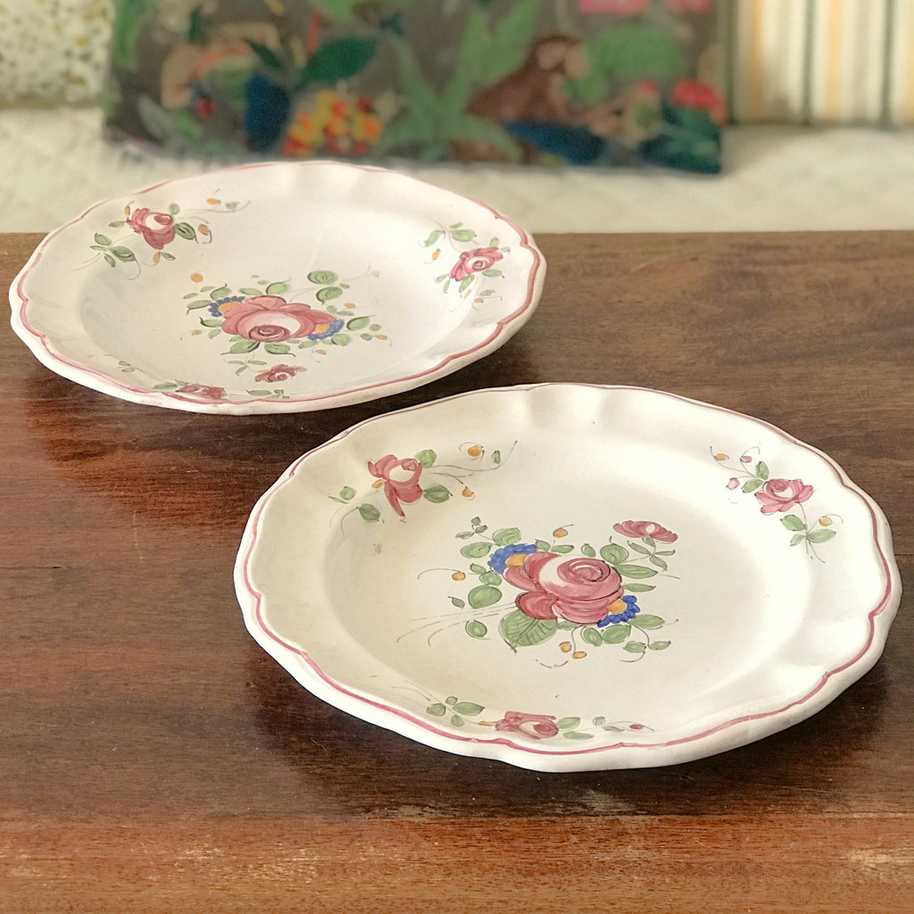 Ensemble coordonné assiette plate et assiette creuse en céramique décor vintage fleurs peint à la main diamètre de 24 cm par Hello Broc brocante en ligne