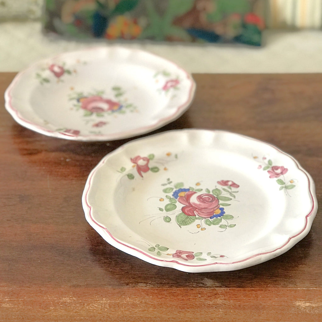 Ensemble coordonné assiette plate et assiette creuse en céramique décor vintage fleurs peint à la main diamètre de 24 cm par Hello Broc brocante en ligne