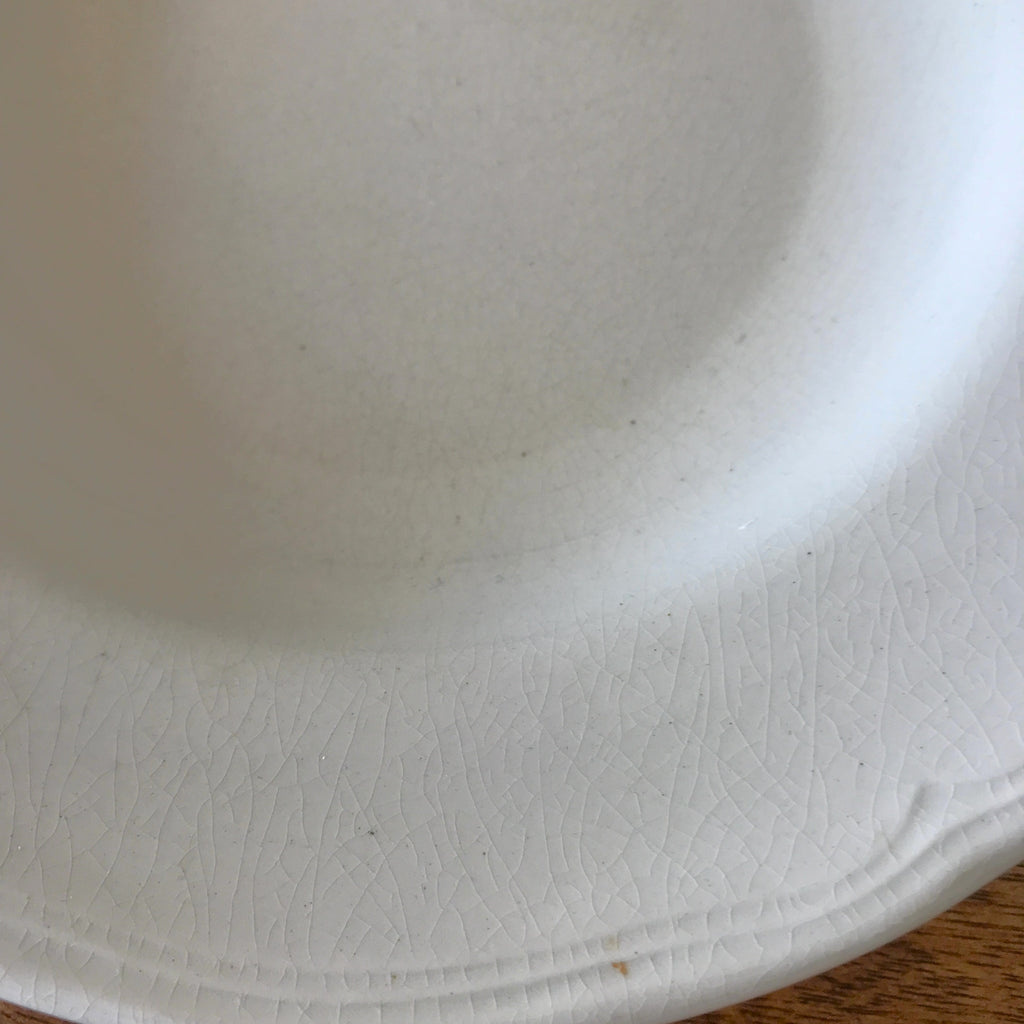 Ensemble de 3 assiettes creuses anciennes en faïence blanche diamètre 23 cm par Hello Broc brocante en ligne