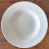 Ensemble de 3 assiettes creuses anciennes en faïence blanche diamètre 23 cm par Hello Broc brocante en ligne