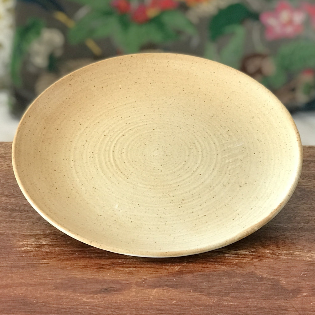 Assiette à dessert  vintage diamètre de 19,5 cm CNP Grès Village France par Hello Broc brocante en ligne