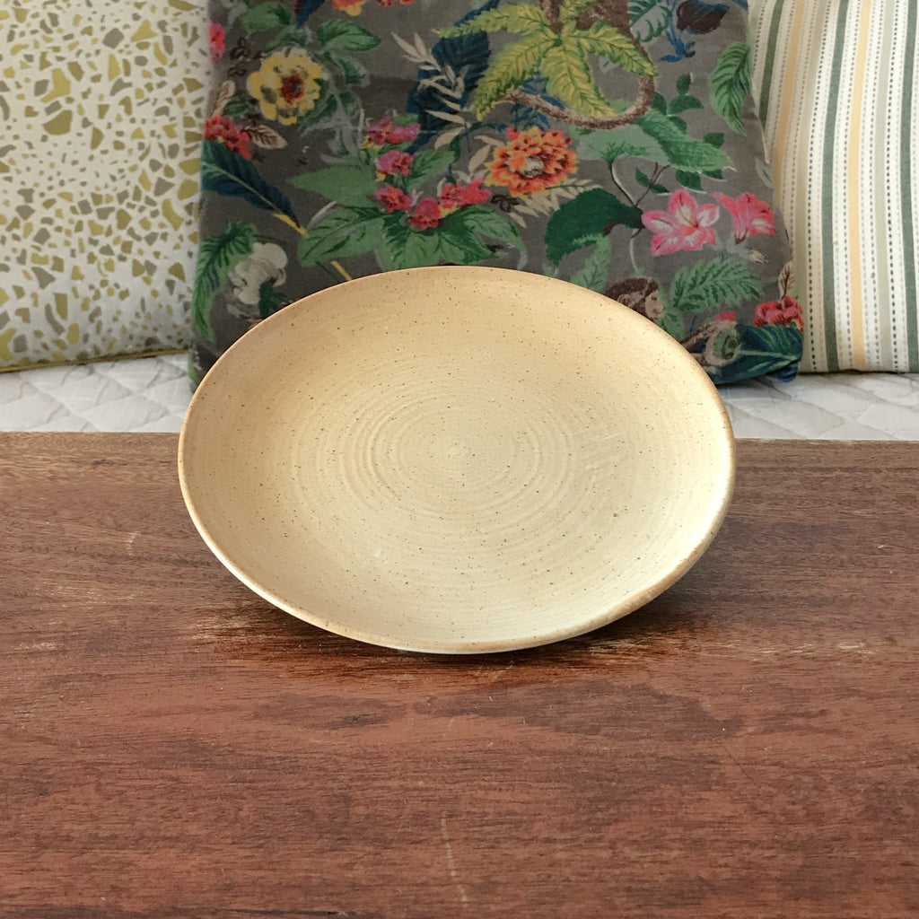 Assiette à dessert  vintage diamètre de 19,5 cm CNP Grès Village France par Hello Broc brocante en ligne