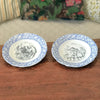 Lot de 2 assiettes anciennes parlantes en Porcelaine Opaque de Gien thème Au Village par Hello Broc brocante en ligne