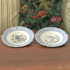 Lot de 2 assiettes anciennes parlantes en Porcelaine Opaque de Gien thème Au Village par Hello Broc brocante en ligne