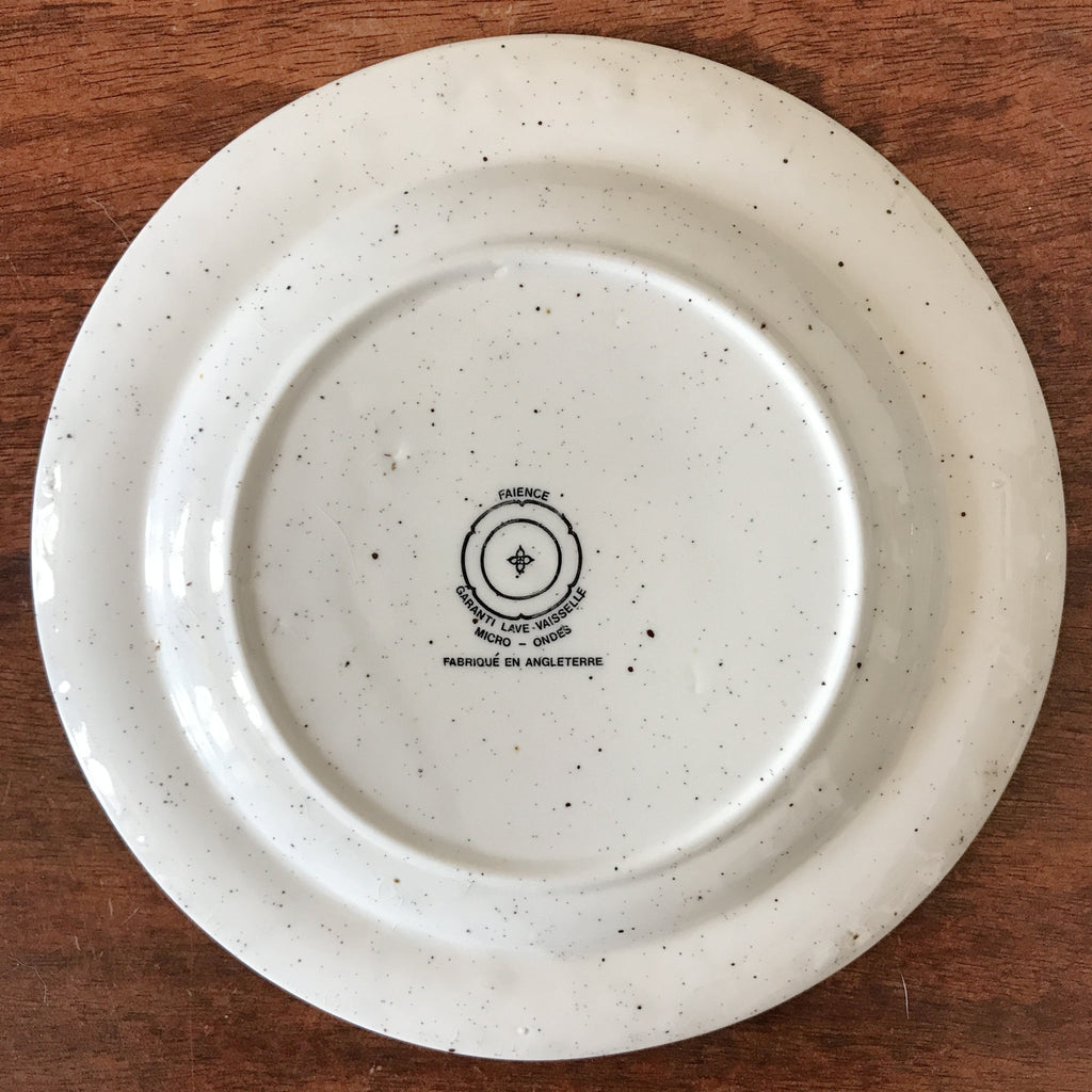 Lot de 6 assiettes à dessert en faïence à l'effet moucheté fabriquées en Angleterre par Hello Broc brocante en ligne