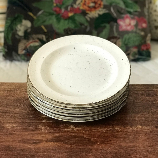 Lot de 6 assiettes à dessert en faïence à l'effet moucheté fabriquées en Angleterre par Hello Broc brocante en ligne