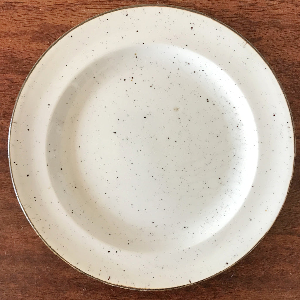 Lot de 6 assiettes à dessert en faïence à l'effet moucheté fabriquées en Angleterre par Hello Broc brocante en ligne