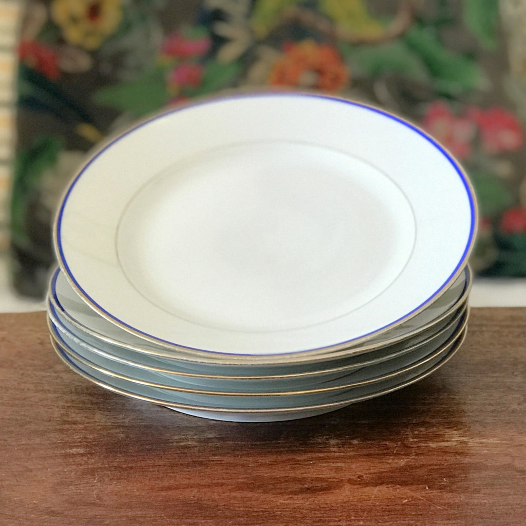Lot de 5 assiettes à dessert en porcelaine blanche liserés doré et bleu UML France diamètre de 20,5 cm par Hello Broc brocante en ligne