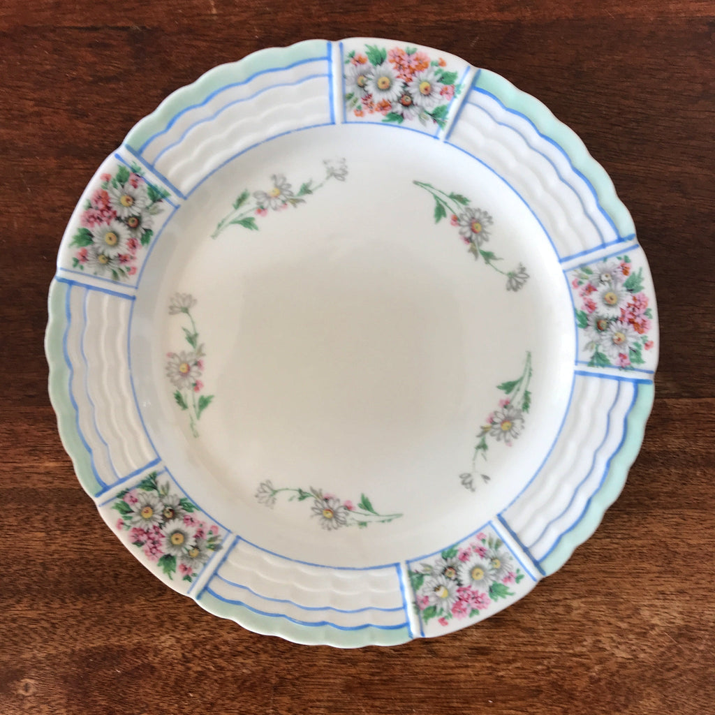 Lot de 5 assiettes à entremets ou à fromage en porcelaine de Limoges Lanternier décor bleu et fleuri diamètre de 22,5 cm par Hello Broc brocante en ligne
