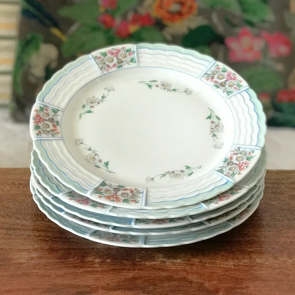 Lot de 5 assiettes à entremets ou à fromage en porcelaine de Limoges Lanternier décor bleu et fleuri diamètre de 22,5 cm par Hello Broc brocante en ligne