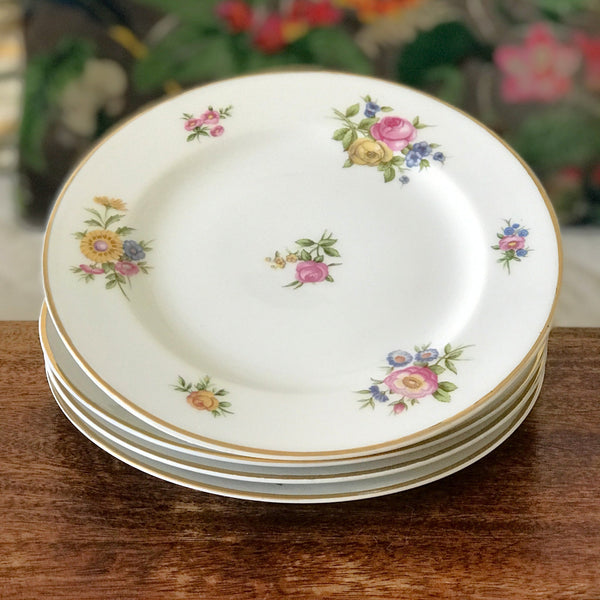 Lot de 4 assiettes à dessert en porcelaine de Limoge Charles Ahrenfeldt décor fleurs multicolores par Hello Broc brocante en ligne