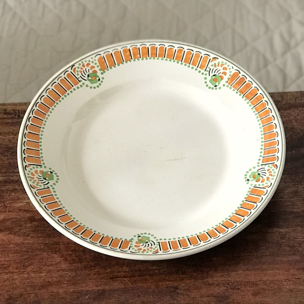 Plat rond de service plat décor Derby de Longwy par Hello Broc brocante en ligne