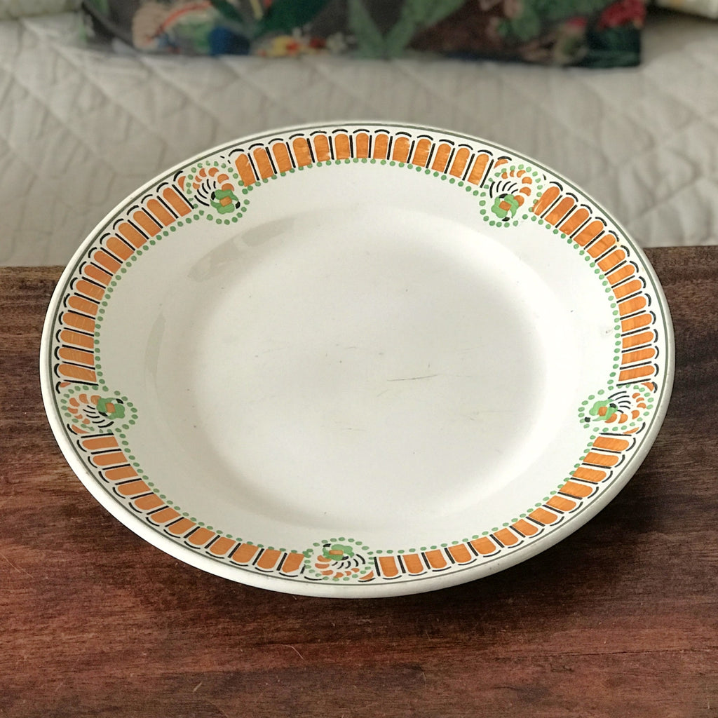 Plat rond de service plat décor Derby de Longwy par Hello Broc brocante en ligne