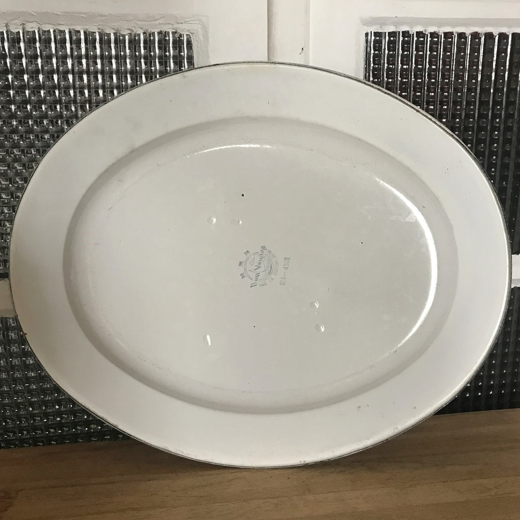 Très grand plat de service vintage de forme ovale en métal émaillé longueur 45 cm de marque Bon Voyage par Hello Broc brocante en ligne 