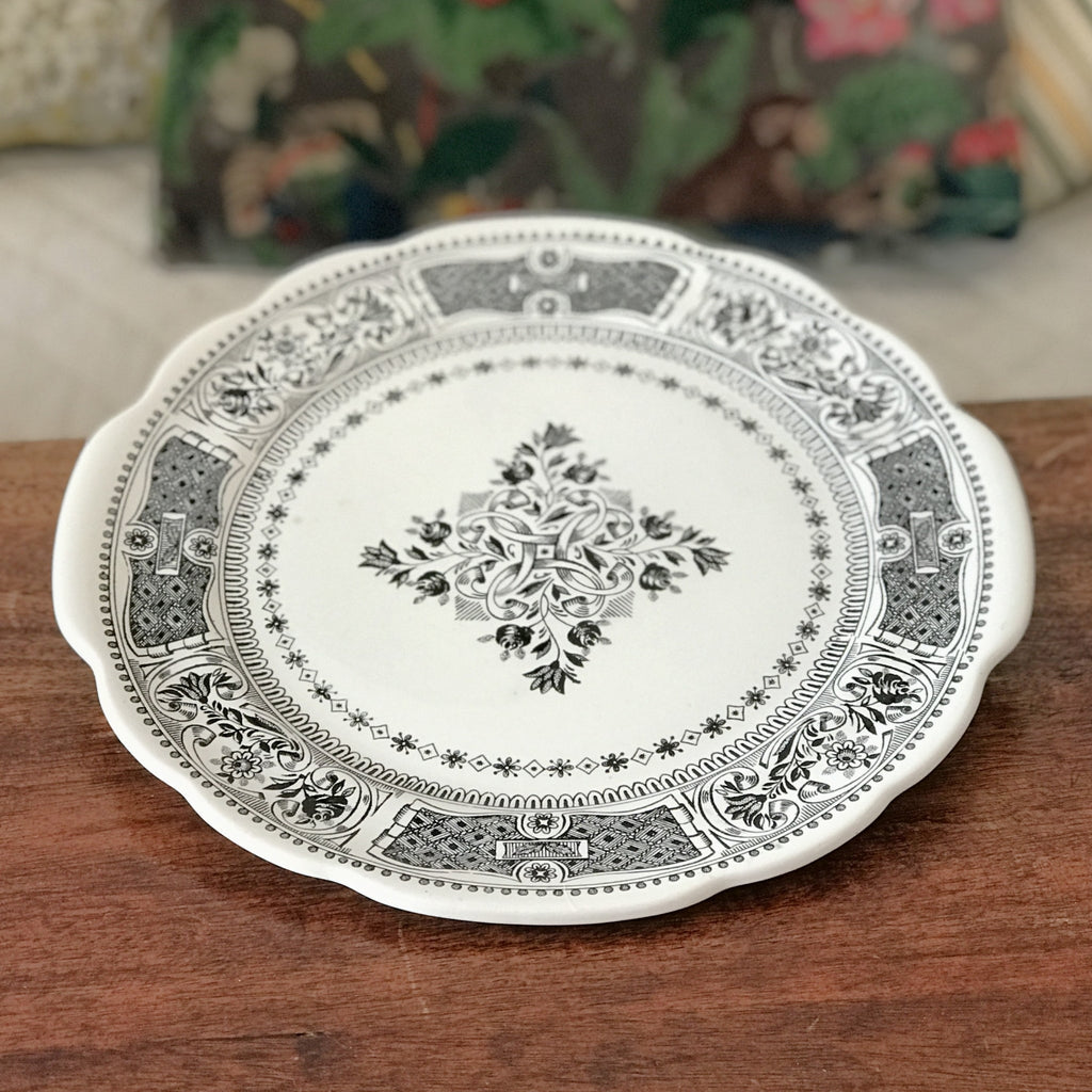 Plat de service vintage pour gâteau ou tarte en faïence de Gien diamètre de 28 cm par Hello Broc brocante en ligne