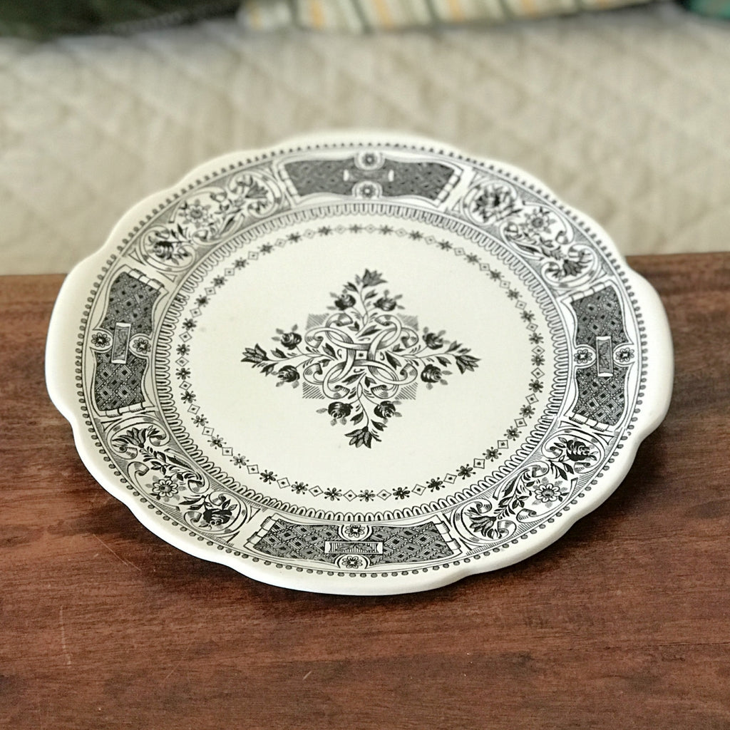 Plat de service vintage pour gâteau ou tarte en faïence de Gien diamètre de 28 cm par Hello Broc brocante en ligne